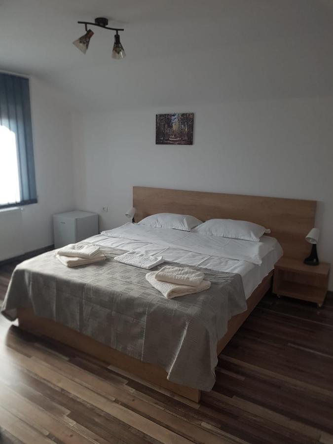 Viata La Tara Cerna Hotel Cerna  Eksteriør billede